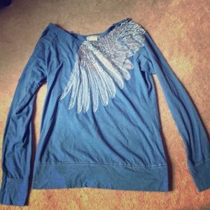 Long sleeve wing tee